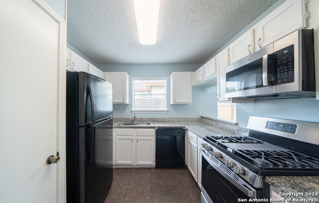 Listing photo id 13 for 609 Meadow Gate