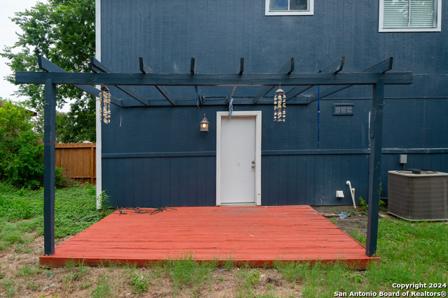 Listing photo id 14 for 609 Meadow Gate