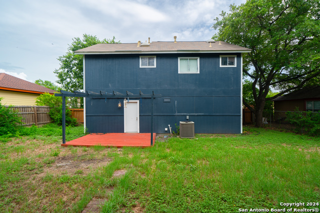 Listing photo id 15 for 609 Meadow Gate