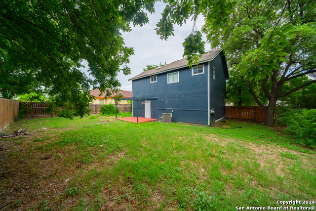 Listing photo id 16 for 609 Meadow Gate