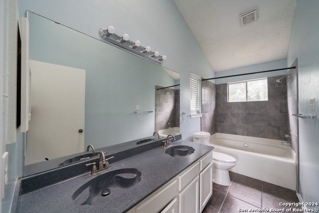 Listing photo id 1 for 609 Meadow Gate