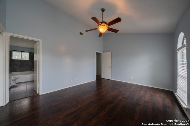 Listing photo id 2 for 609 Meadow Gate