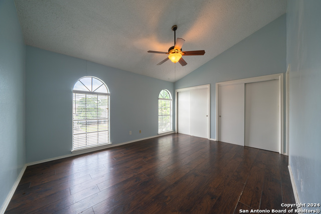 Listing photo id 3 for 609 Meadow Gate