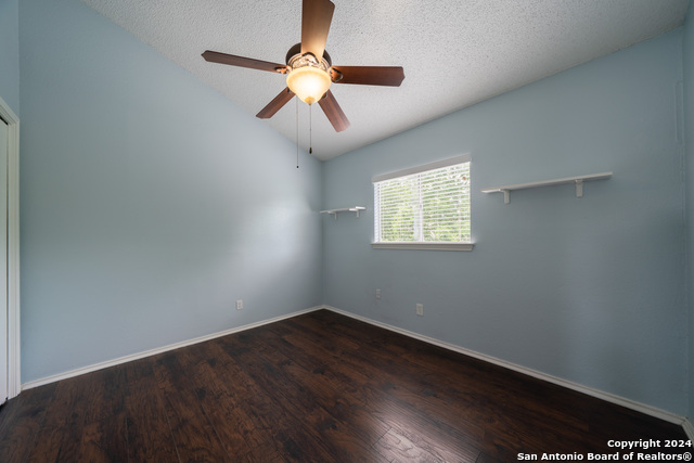 Listing photo id 4 for 609 Meadow Gate