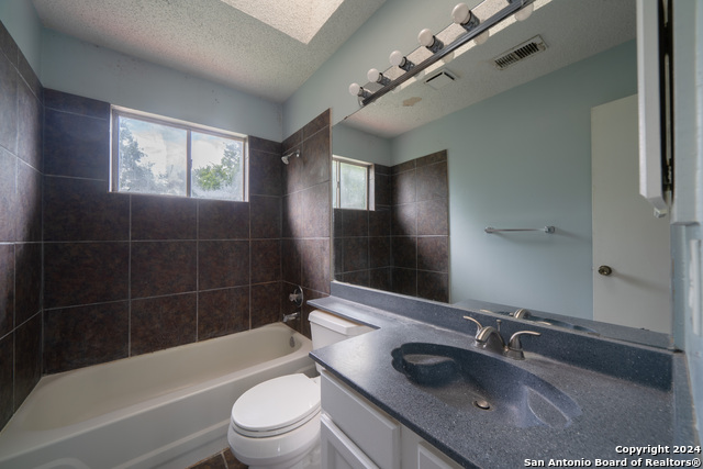 Listing photo id 5 for 609 Meadow Gate