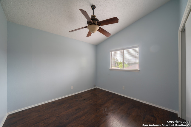 Listing photo id 6 for 609 Meadow Gate