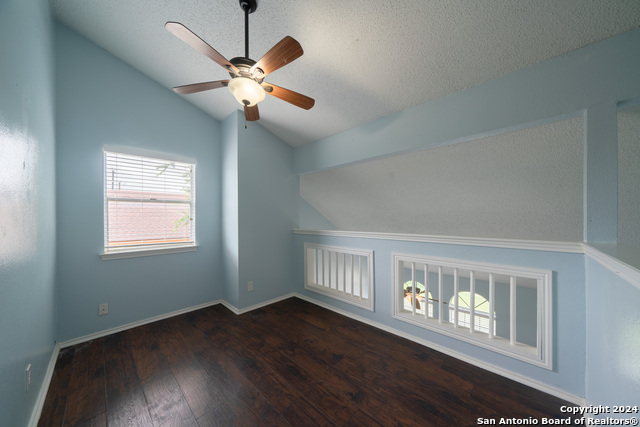 Listing photo id 7 for 609 Meadow Gate