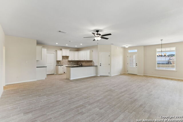Listing photo id 9 for 319 Club View E