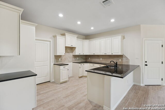 Listing photo id 15 for 319 Club View E
