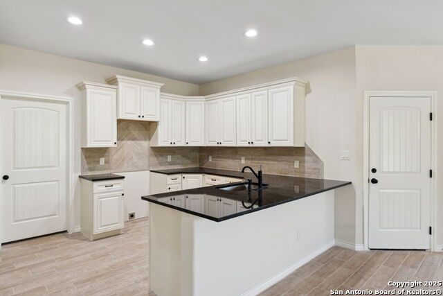 Listing photo id 17 for 319 Club View E
