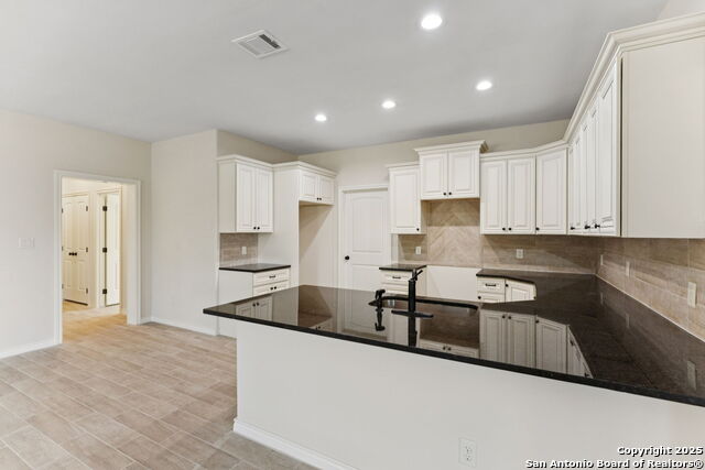 Listing photo id 18 for 319 Club View E