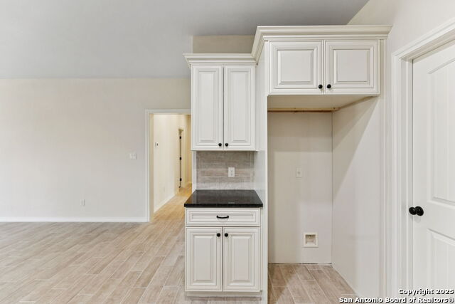 Listing photo id 19 for 319 Club View E