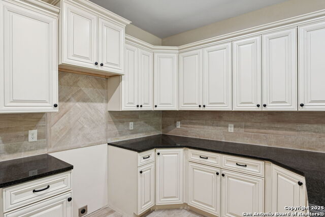 Listing photo id 23 for 319 Club View E