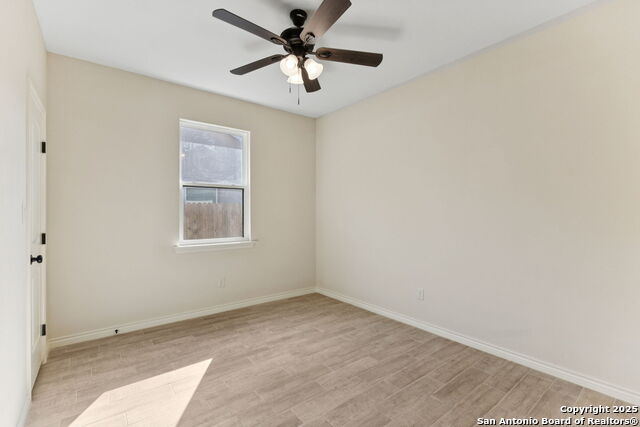 Listing photo id 24 for 319 Club View E