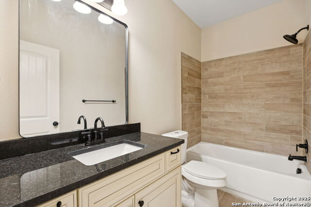 Listing photo id 27 for 319 Club View E