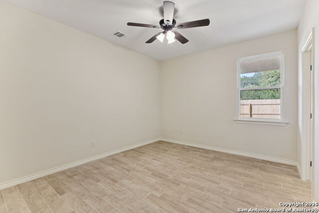 Listing photo id 29 for 319 Club View E