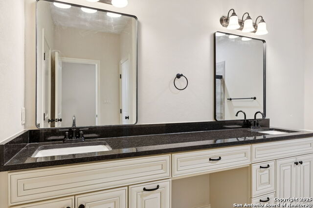 Listing photo id 32 for 319 Club View E