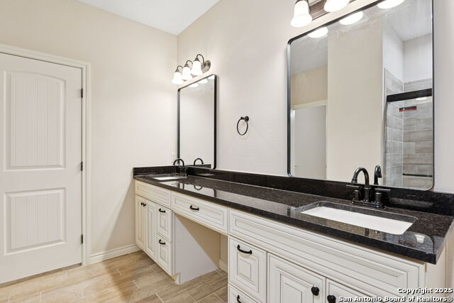 Listing photo id 33 for 319 Club View E