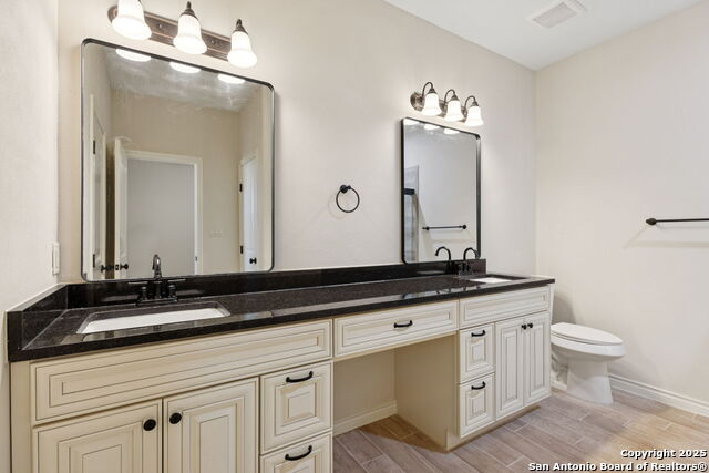 Listing photo id 35 for 319 Club View E