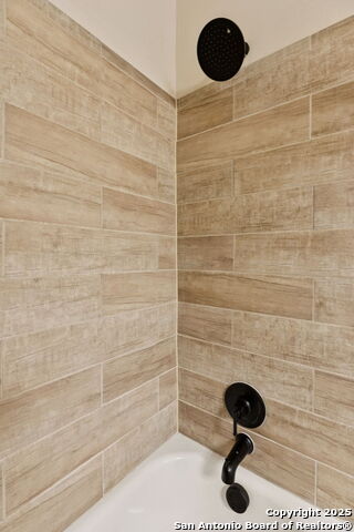 Listing photo id 37 for 319 Club View E