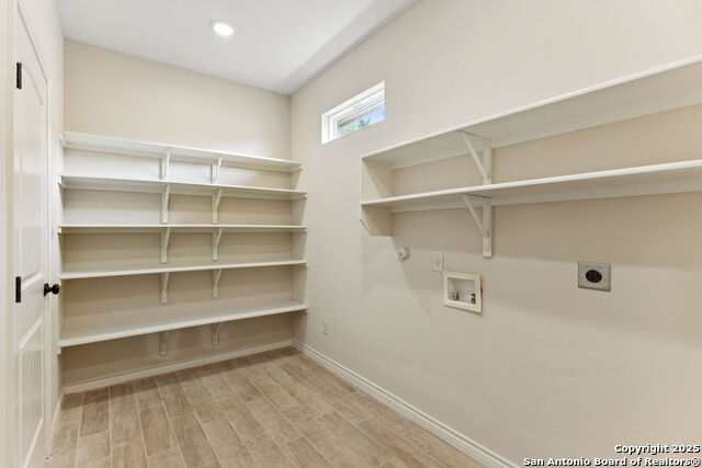 Listing photo id 39 for 319 Club View E