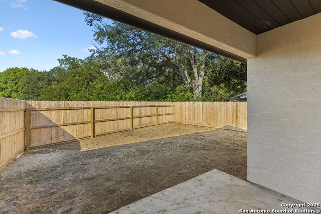 Listing photo id 40 for 319 Club View E