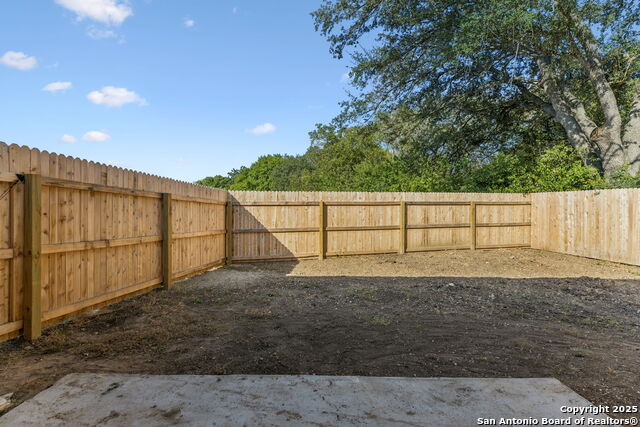 Listing photo id 41 for 319 Club View E