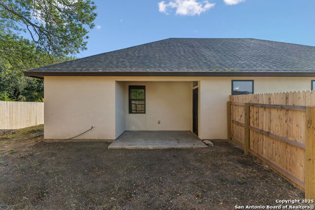 Listing photo id 42 for 319 Club View E
