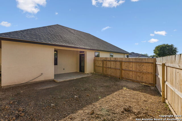 Listing photo id 43 for 319 Club View E