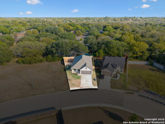 Listing photo id 46 for 319 Club View E