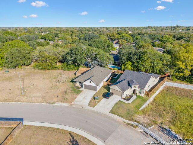 Listing photo id 47 for 319 Club View E