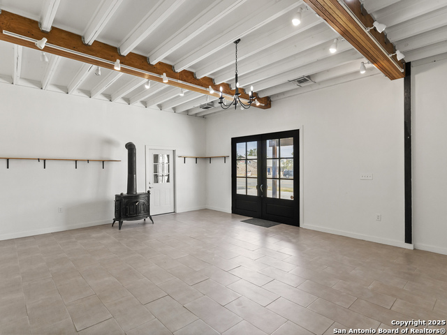 Listing photo id 8 for 512 Hondo E