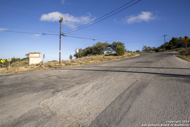 Image 9 of 14 For 4246 Richmond Ave