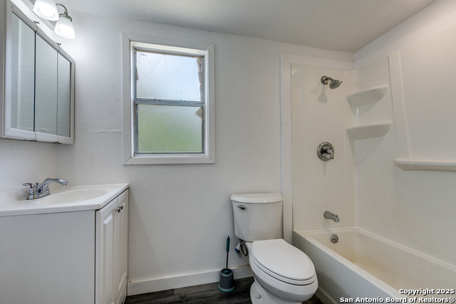 Listing photo id 16 for 611 Rochambeau