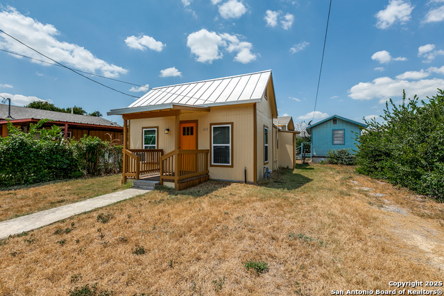 Listing photo id 1 for 611 Rochambeau