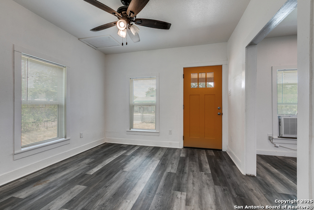 Listing photo id 3 for 611 Rochambeau