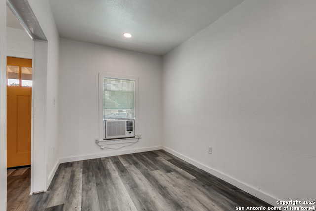 Listing photo id 5 for 611 Rochambeau