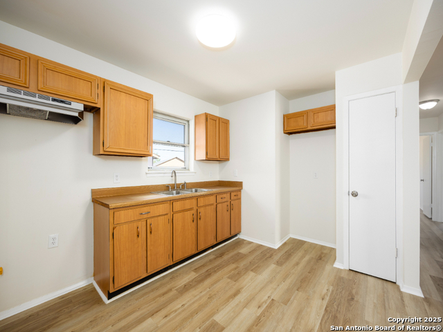 Image 6 of 15 For 8816 Oakbrook