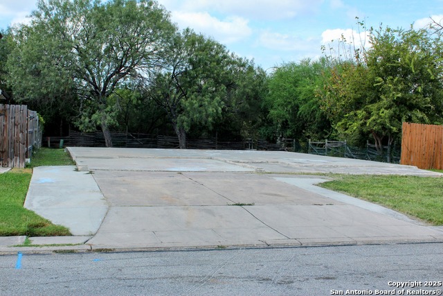 Image 2 of 10 For 7142 Shady Elms