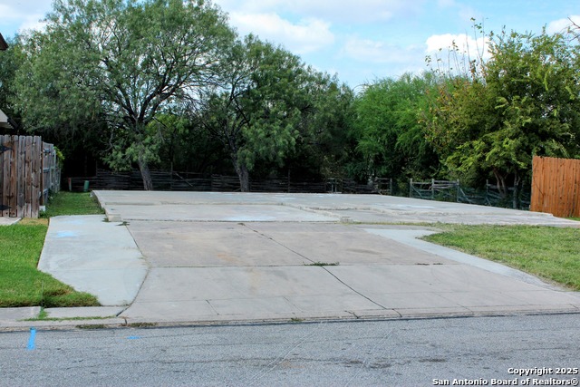 Image 3 of 10 For 7142 Shady Elms