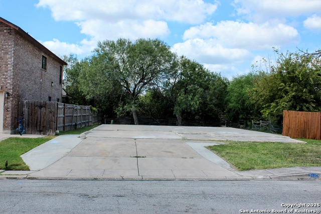 Image 5 of 10 For 7142 Shady Elms