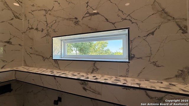 Image 14 of 40 For 270 Stacie Ann