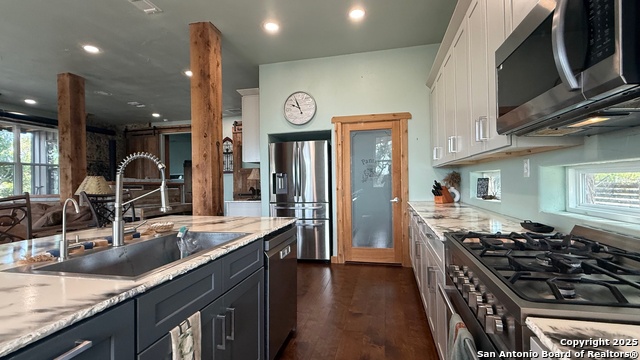 Image 2 of 40 For 270 Stacie Ann