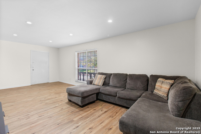 Image 6 of 27 For 7500 Callaghan Rd 336