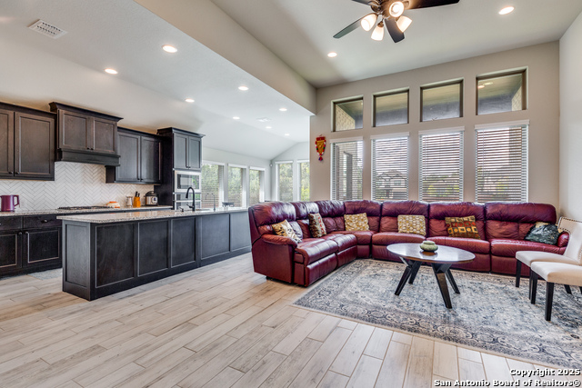 Image 2 of 23 For 1607 Hallettsville