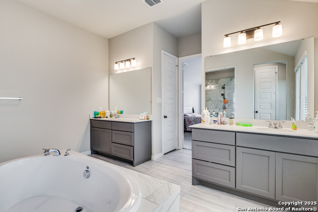 Image 21 of 23 For 1607 Hallettsville