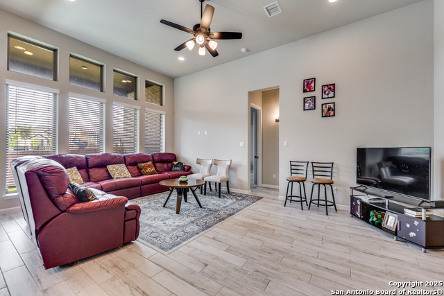 Image 3 of 23 For 1607 Hallettsville