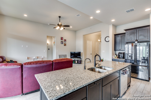 Image 4 of 23 For 1607 Hallettsville