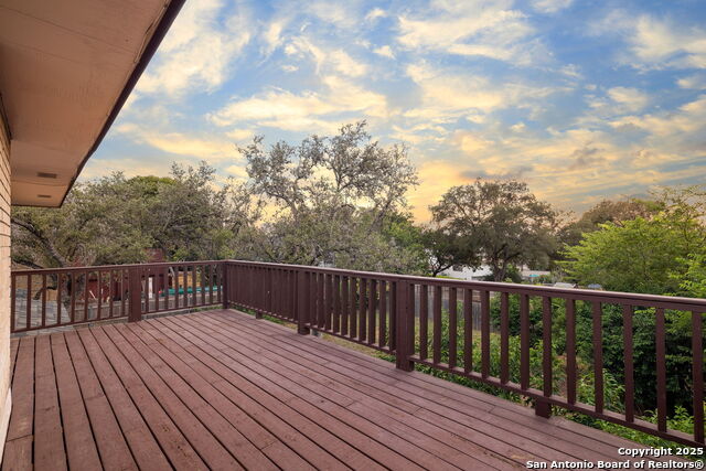 Listing photo id 2 for 226 Country Wood