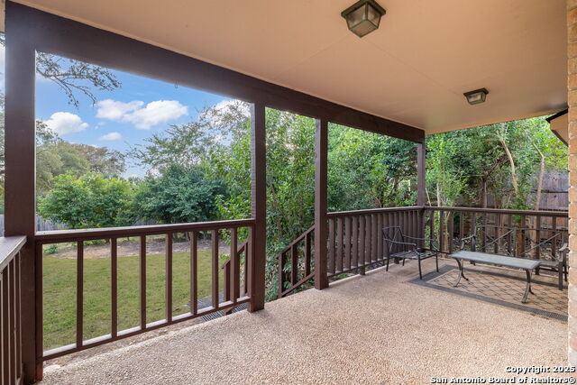 Listing photo id 3 for 226 Country Wood